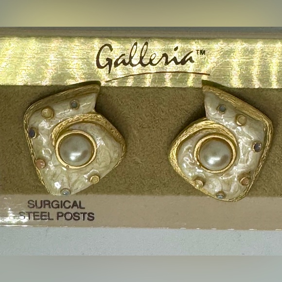 Vintage Nautical Shell Earrings with Surgical Steel Posts - Picture 8 of 8